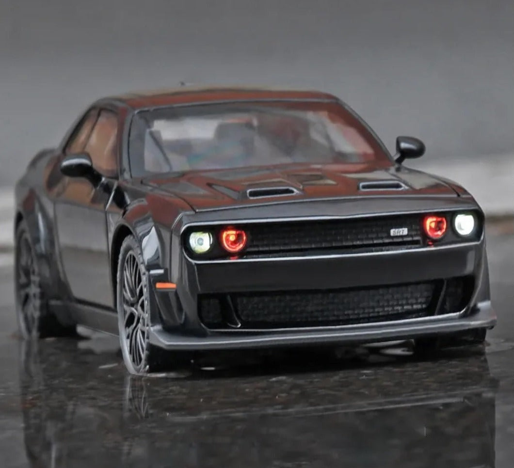 1:32 Dodge Challenger SRT Hellcat Diecast Car Model (Black/White/Red/Police)