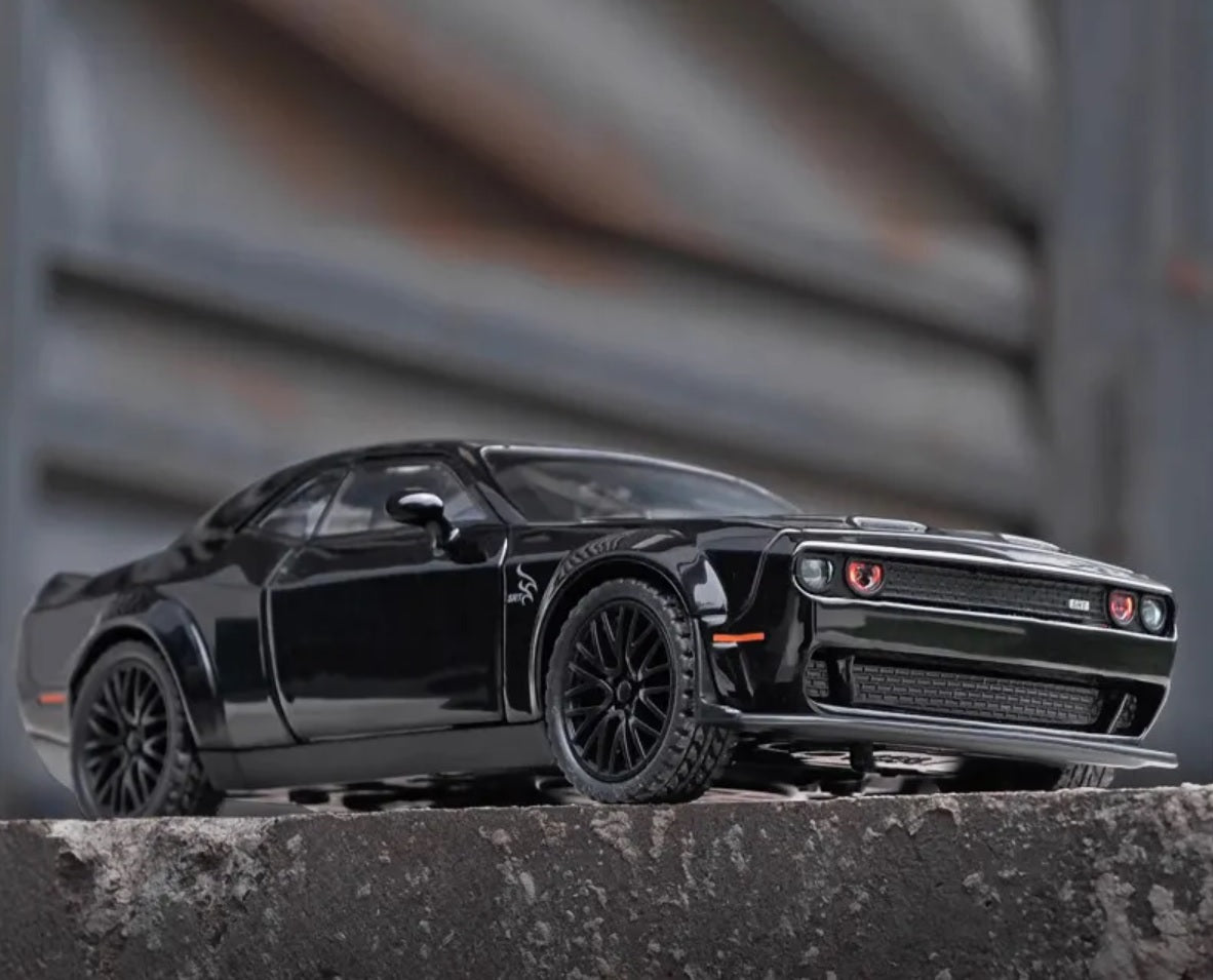 1:32 Dodge Challenger SRT Hellcat Diecast Car Model (Black/White/Red/Police)
