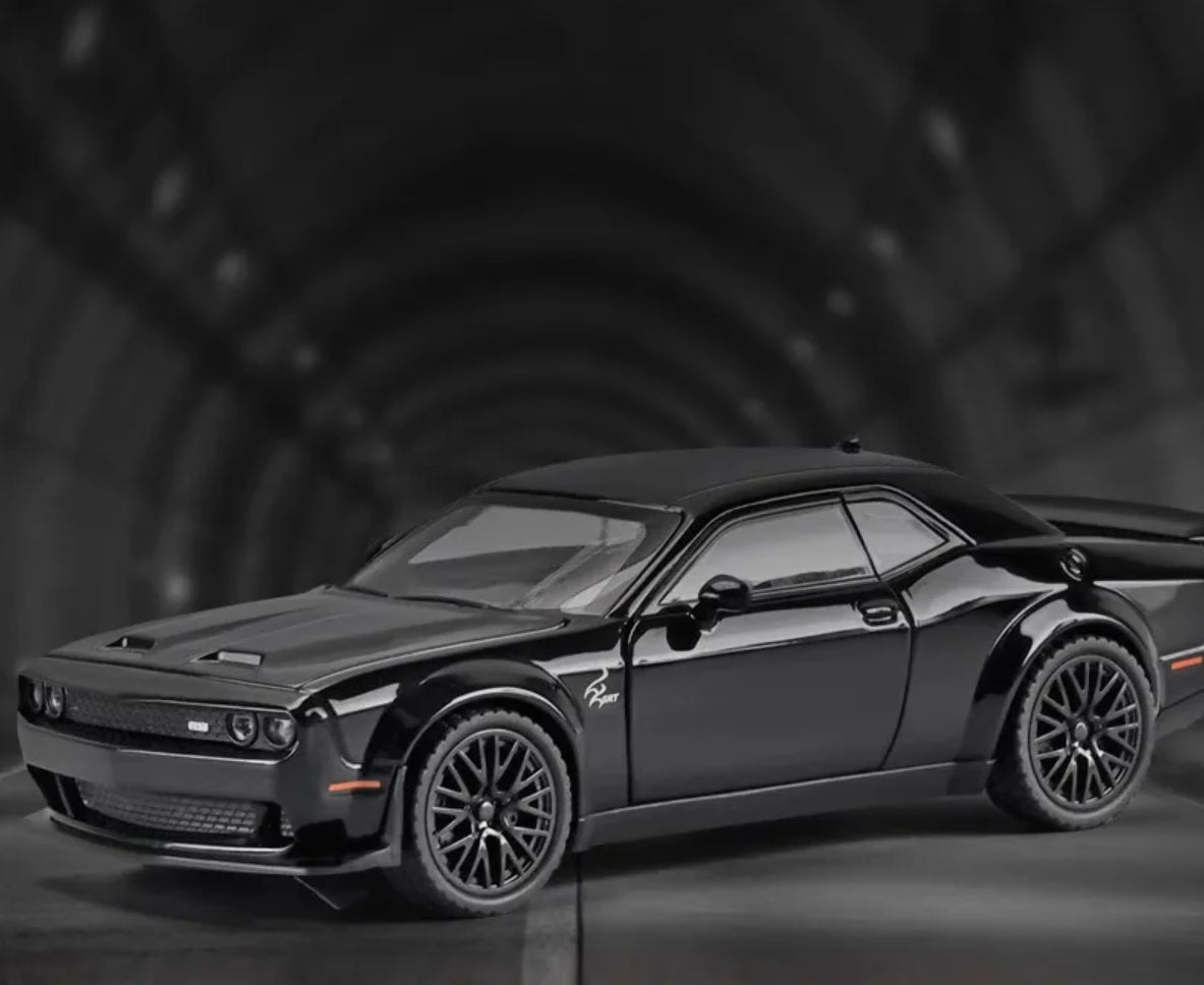 1:32 Dodge Challenger SRT Hellcat Diecast Car Model (Black/White/Red/Police)