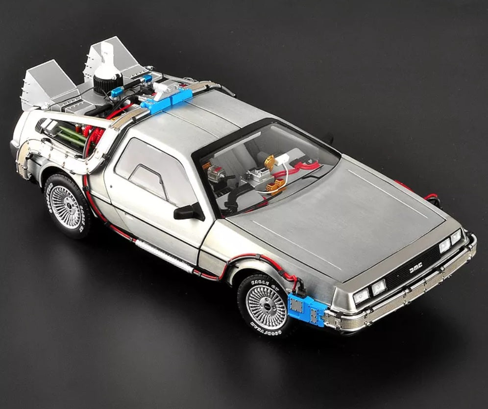 1:18 Back to the Future DeLorean DMC-12 Diecast Car Model