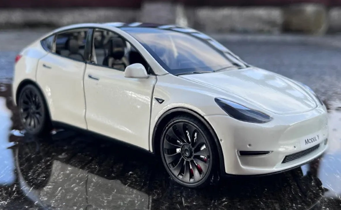 1:24 Tesla Model Y Diecast Car Model (7 colors)