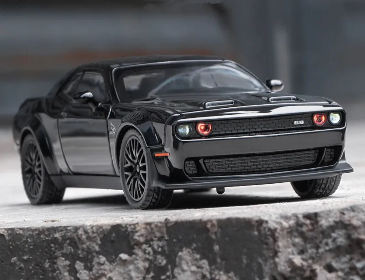1:32 Dodge Challenger SRT Hellcat Diecast Car Model (Black/White/Red/Police)