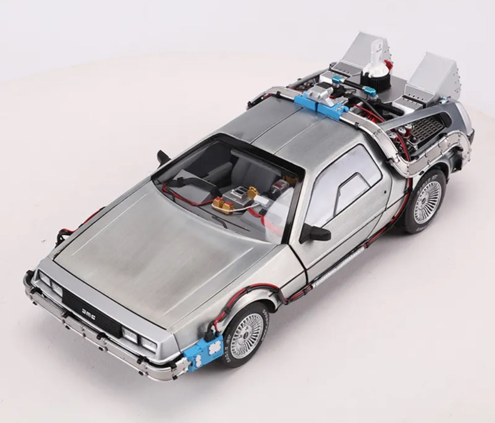 1:18 Back to the Future DeLorean DMC-12 Diecast Car Model