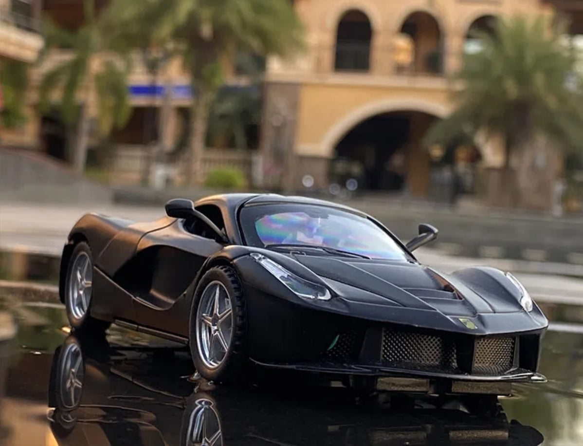 1:32 Ferrari LaFerrari Diecast Car Model (Red/Black/Yellow)