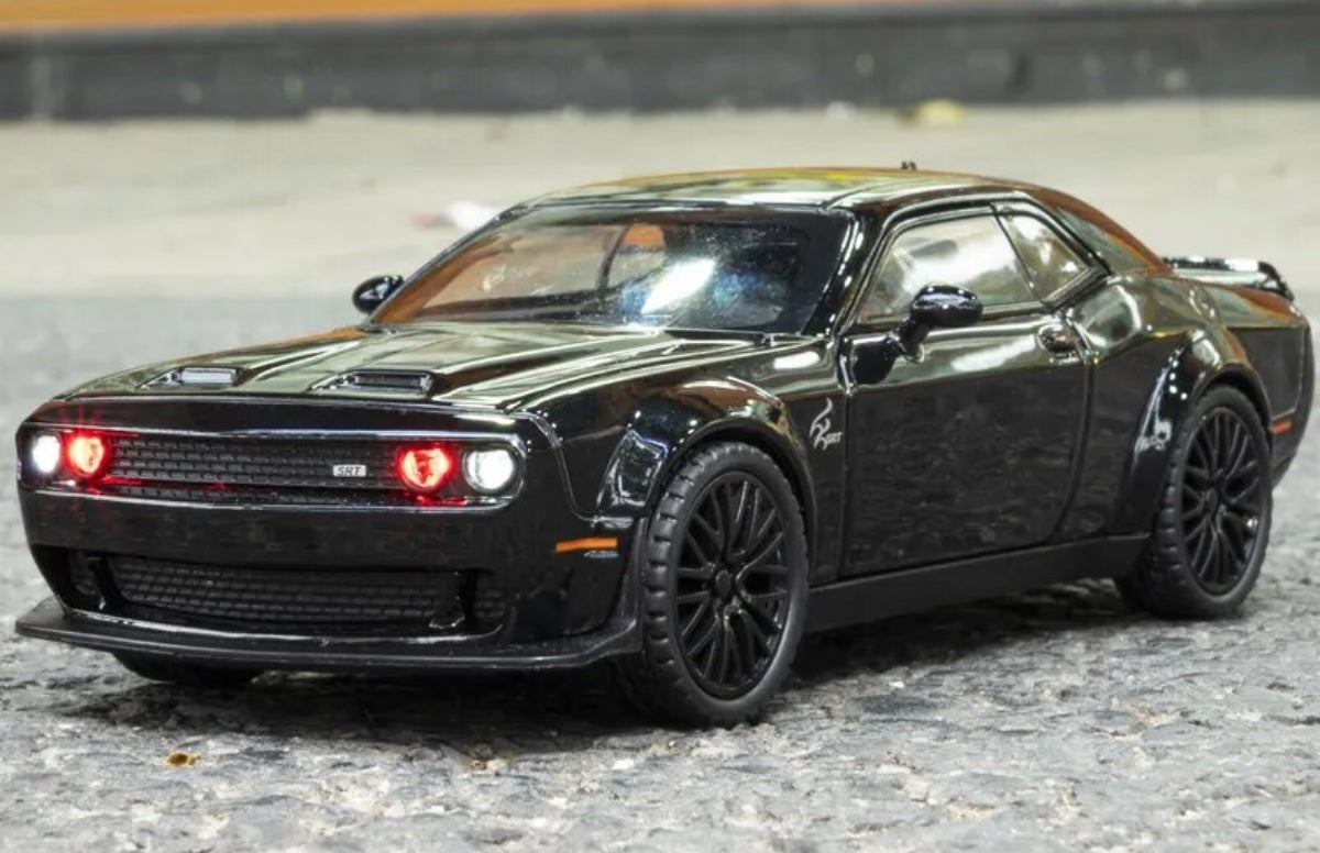 1:32 Dodge Challenger SRT Hellcat Diecast Car Model (Black/White/Red/Police)