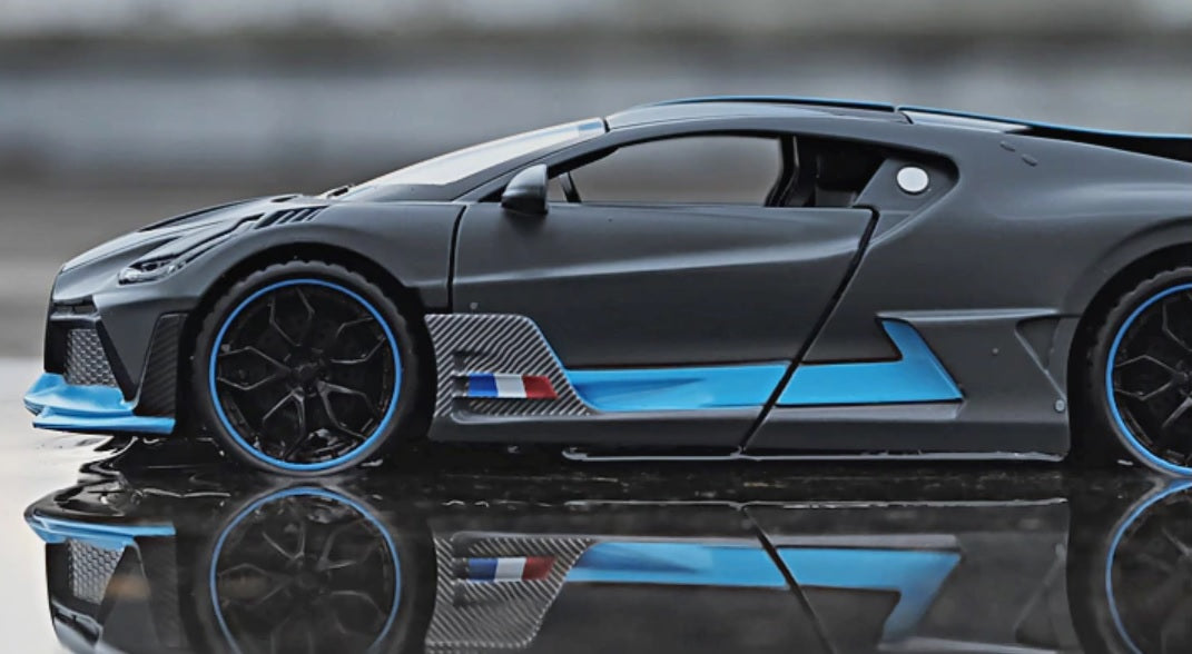 1:32 Bugatti Divo Diecast Car Model (Gray/Blue/Red)